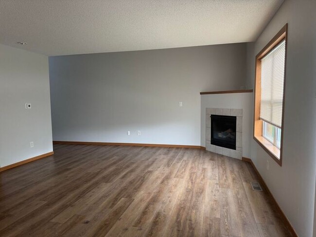 Building Photo - $1,550 | 2 Bedroom, 2.5 Bathroom Multi Floor Town Home | Pet Friendly* | Available for Immediate ...
