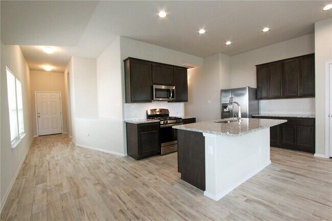 Building Photo - 1212 Low Branch Ln