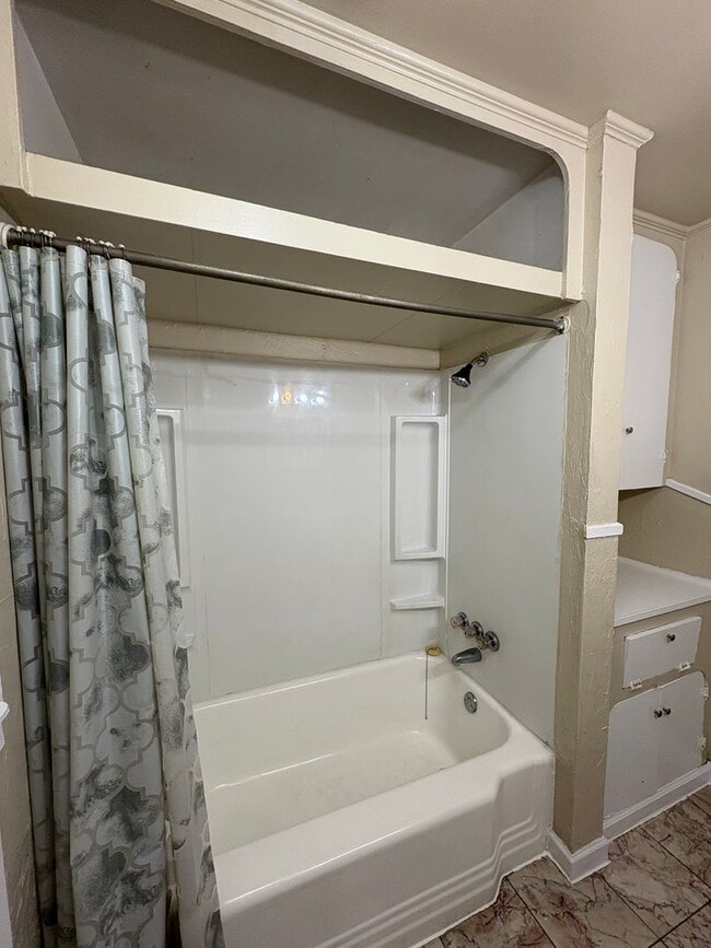 Building Photo - Amazing 4 bedroom/ 2bath house on beautiful lot!