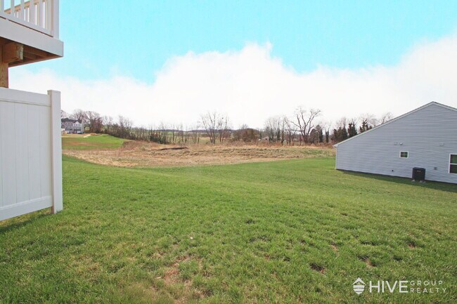 Building Photo - Spacious 4-Bed, 3.5-Bath with Garage!