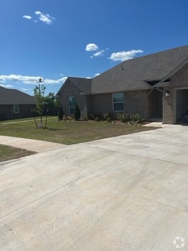 Building Photo - Newly Built!