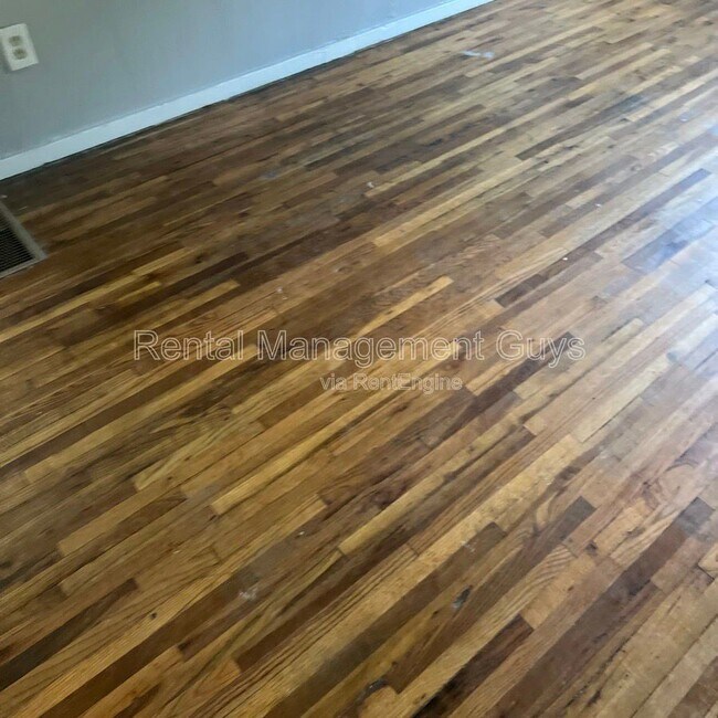 Building Photo - 2110 Fremont Ave N