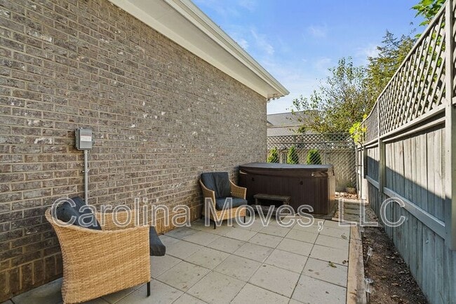 Building Photo - 7 James St