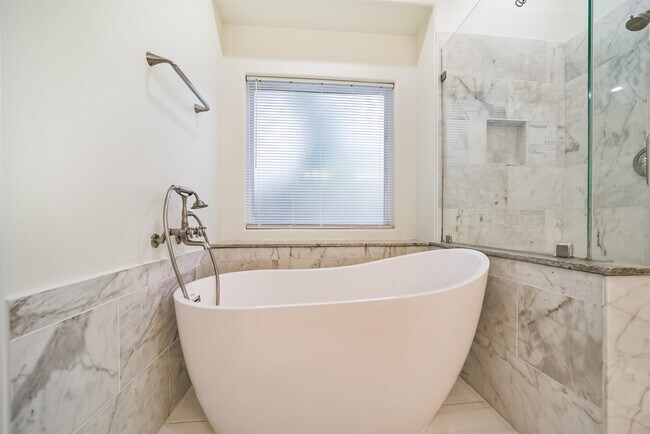 Building Photo - 10618 Bassoon Dr