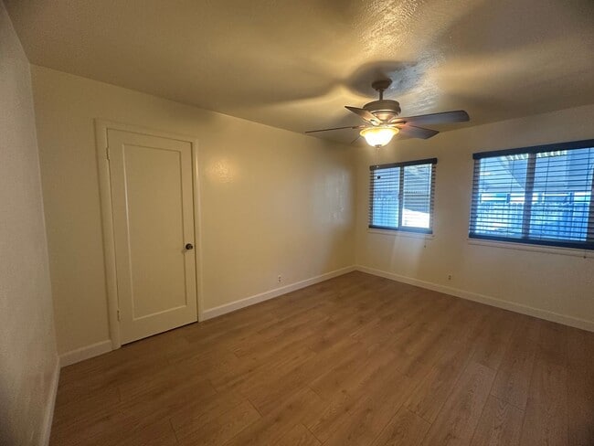 Building Photo - 4767001 /65T