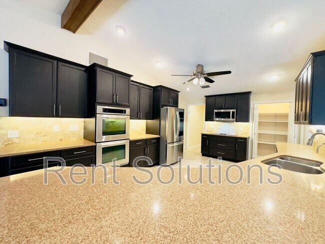 Building Photo - 3015 Tall Pine Dr