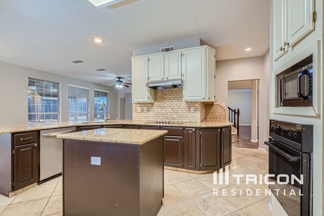 Building Photo - 4649 Devonshire Dr