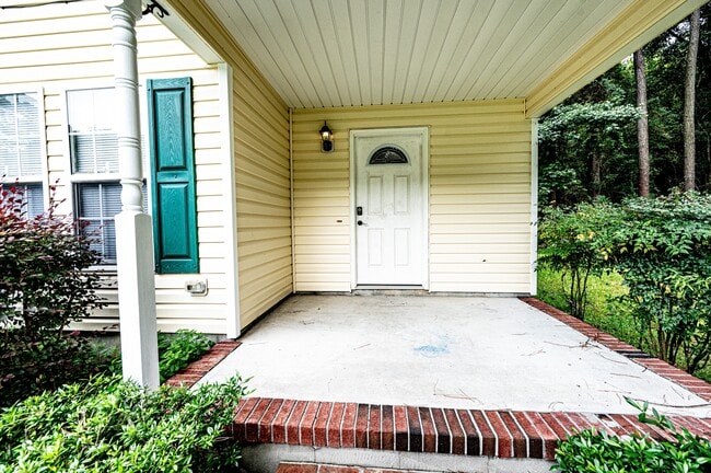 Building Photo - 614 Walnut Dr