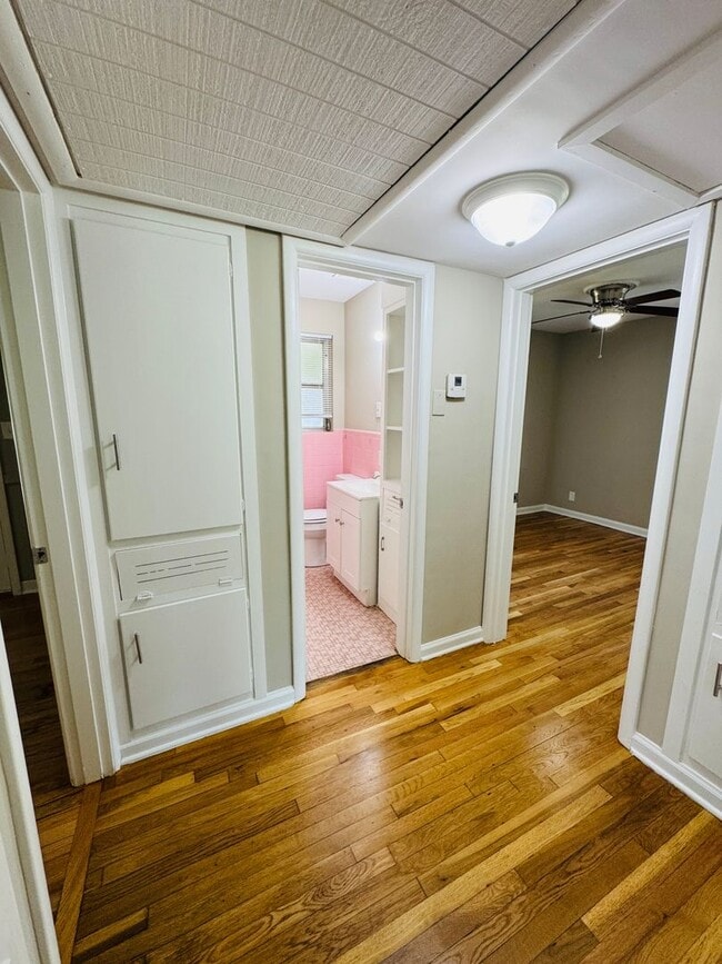 Building Photo - This Adorable 3 Bedroom is READY FOR MOVE IN!