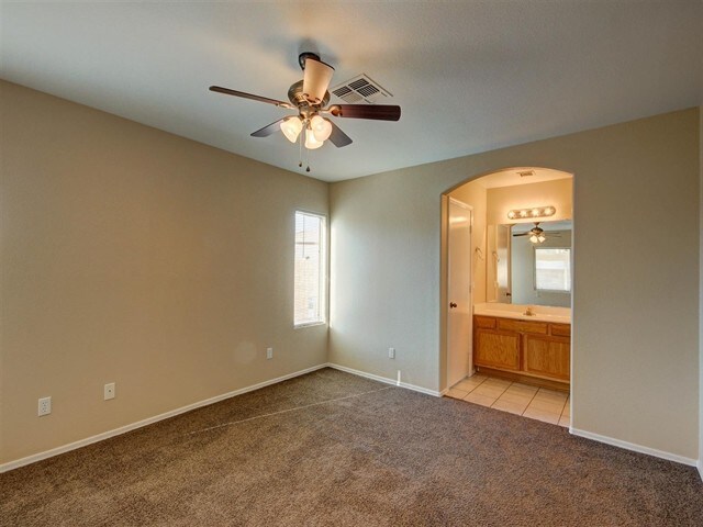 Building Photo - 6323 W Winslow Ave