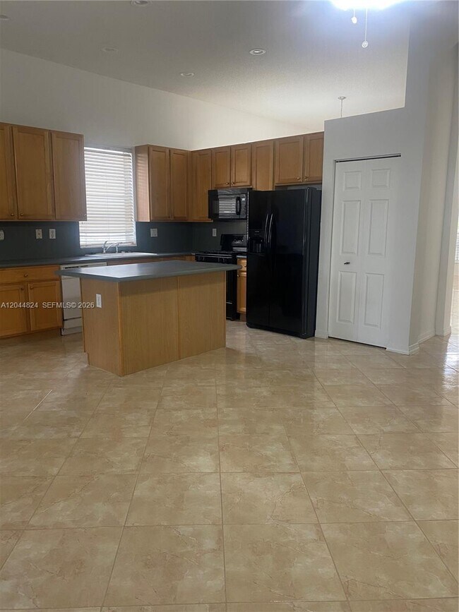 Building Photo - 1315 NW 143rd Ave