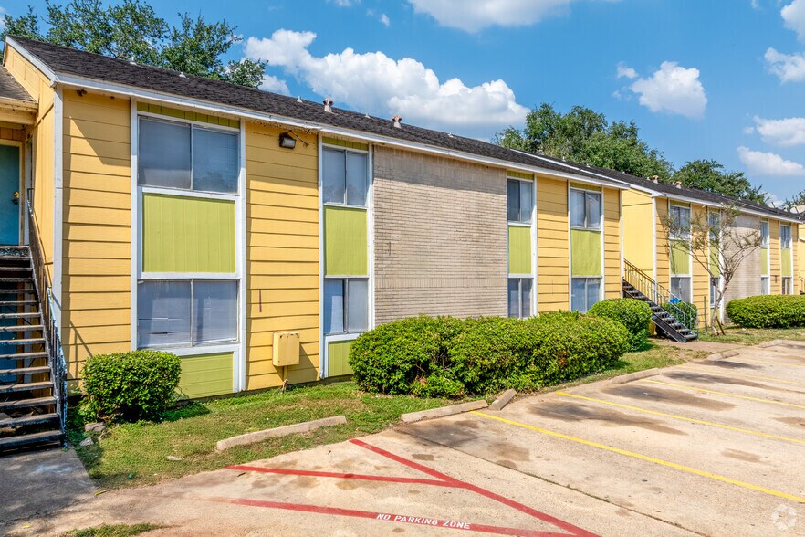 Alternate - Woodscape Apartments
