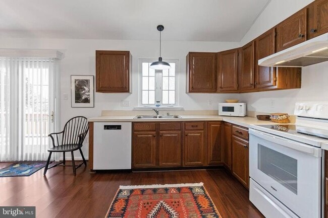 Building Photo - 12 Burr Oak Dr