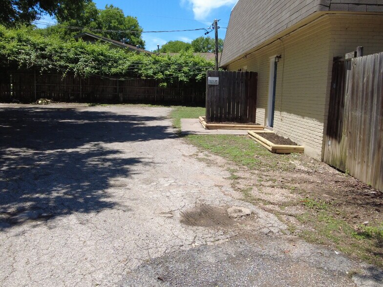Building Photo - 5002 Blue Spruce Cir