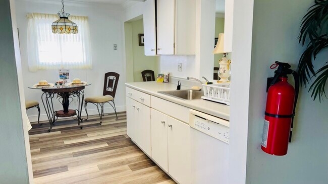 Building Photo - 520 SW 18th St