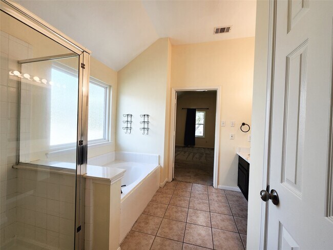 Building Photo - 7206 Bethany Bay Dr
