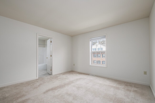 Building Photo - 115 Timber Dr