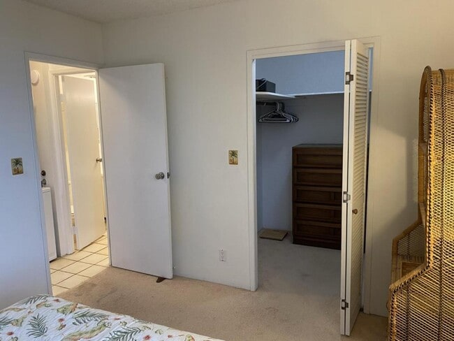 Building Photo - 75-6016 Alii Dr #222