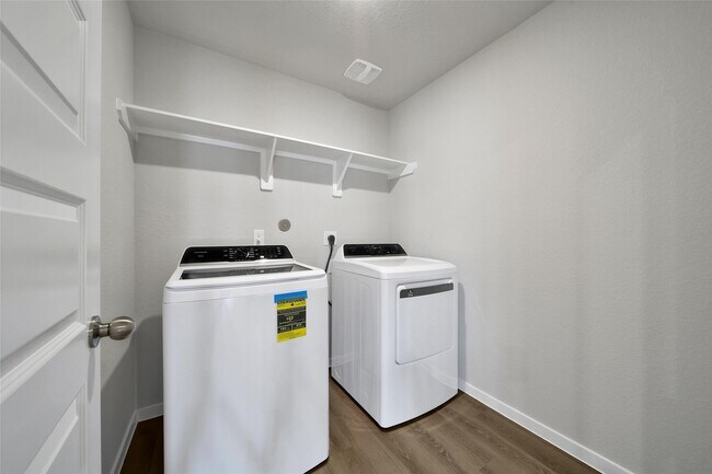 Building Photo - 8007 Camphor Ct