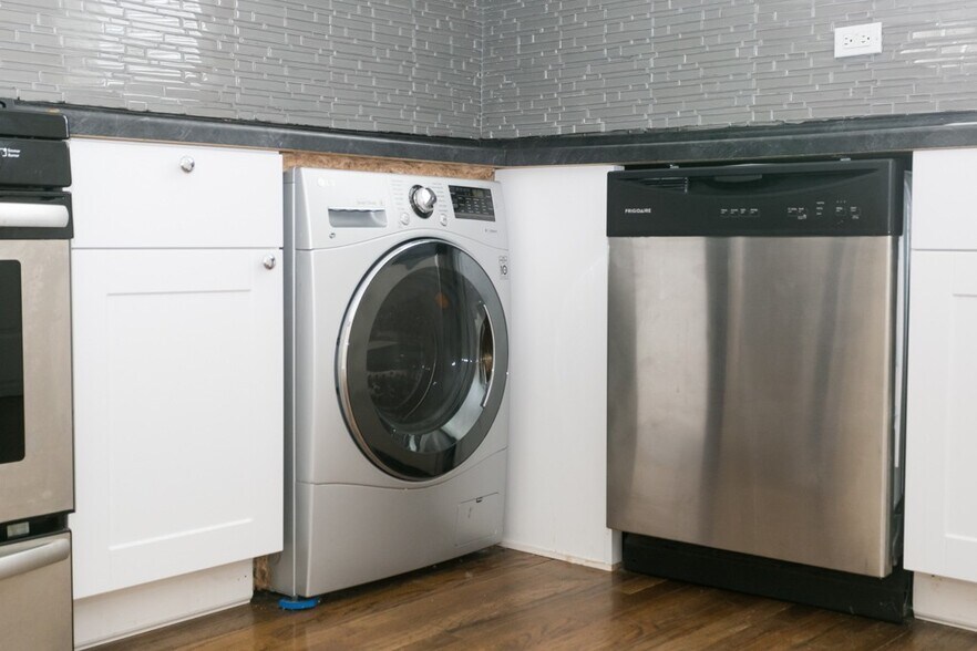 Building Photo - 918 Green Bay