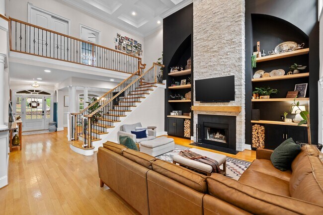 Building Photo - 11 Grey Oak