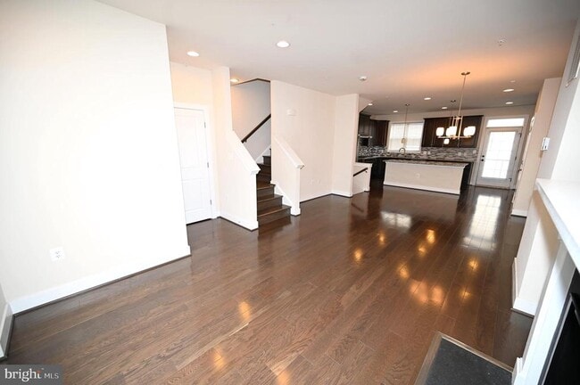 Building Photo - 2413 Glenallan Ave