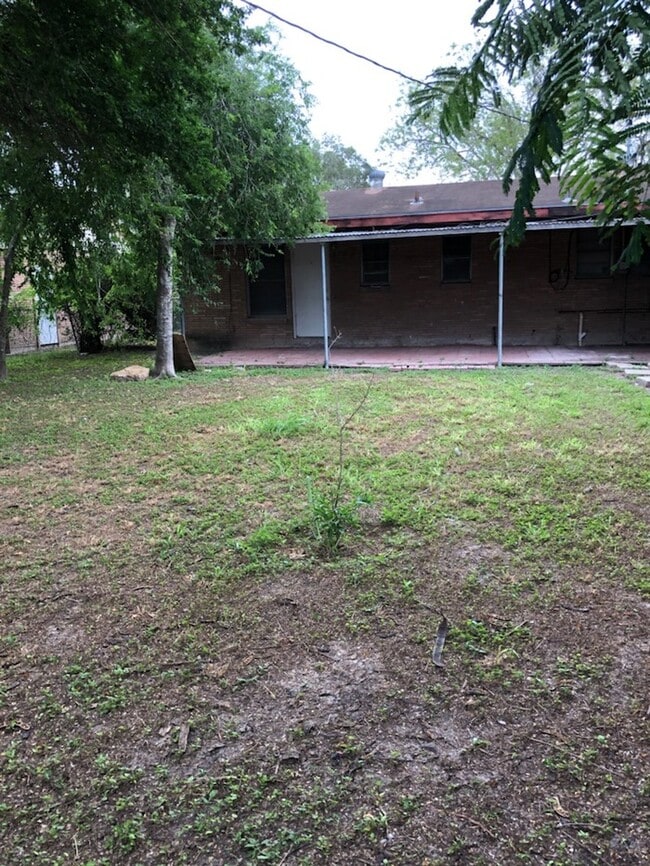 Building Photo - 301 E Beck St