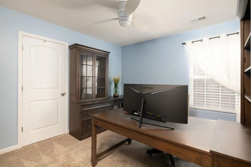 Building Photo - 138 Nathan Hale Dr