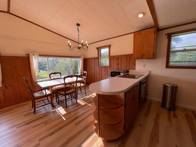 Building Photo - 13 Winhall Hollow Rd