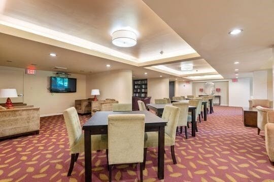 Building Photo - 33 Pond Ave