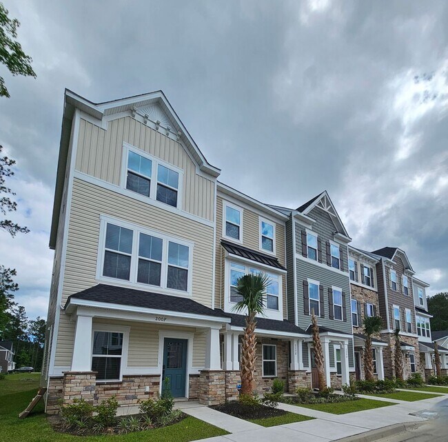 Building Photo - 3 bedroom 3.5 Bath - Long Term Rental in Myrtle Beach, SC