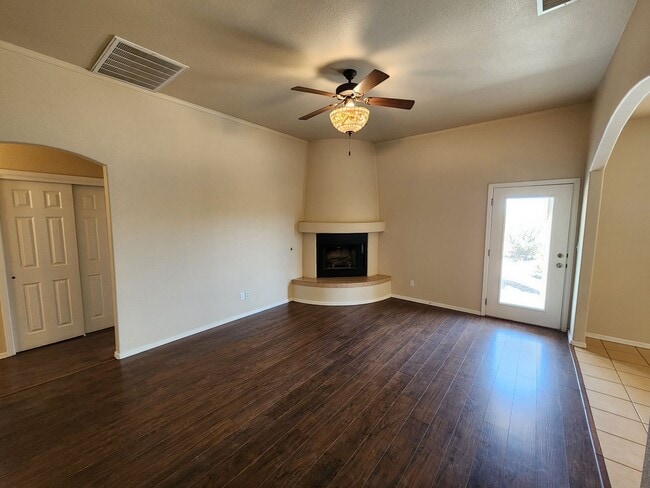 Building Photo - 5859 Habanero Dr