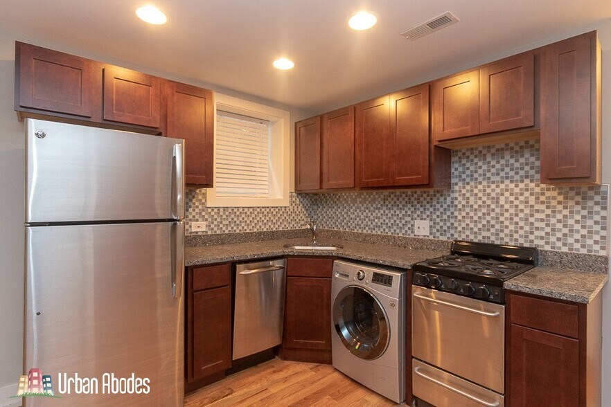 Building Photo - 556 W Arlington Pl