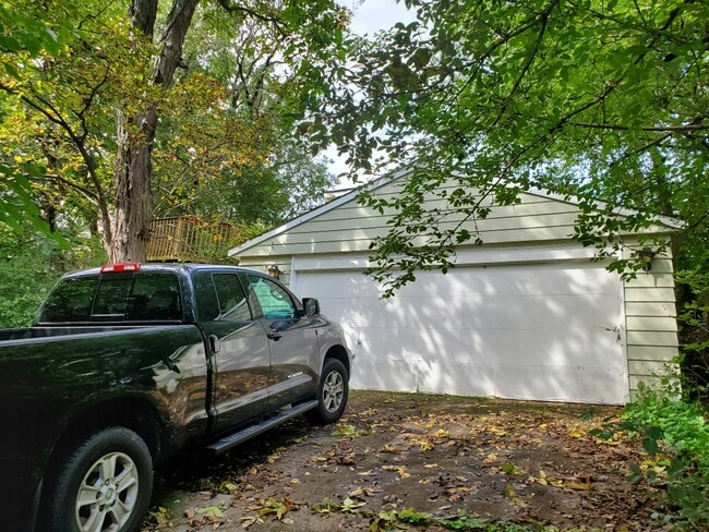 Building Photo - 109 Palisades Ln