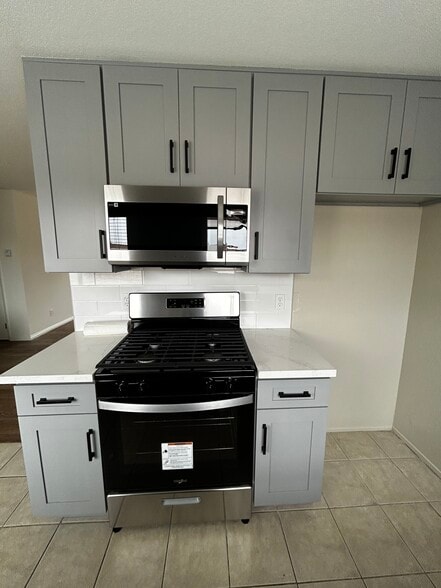 Building Photo - 220 Marguerita Ave