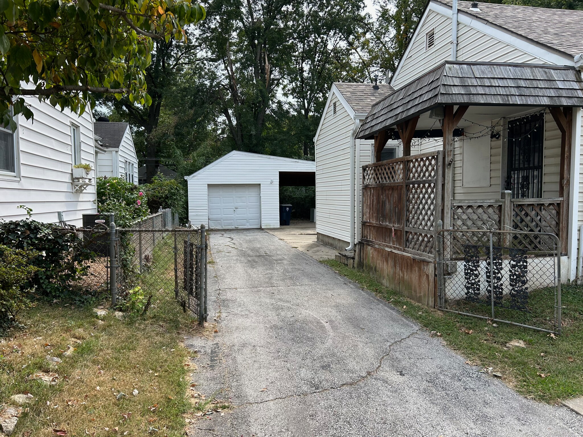 Building Photo - 515 W 85th Ter