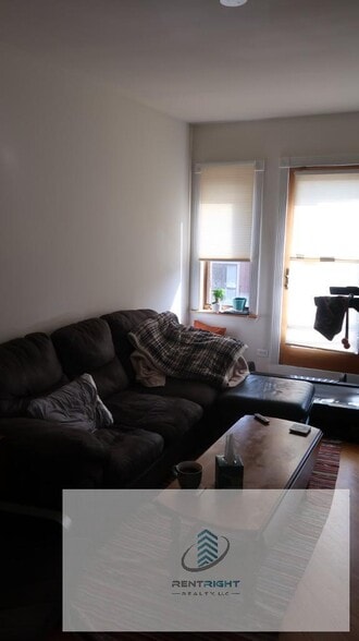 Building Photo - 850 N Wood St