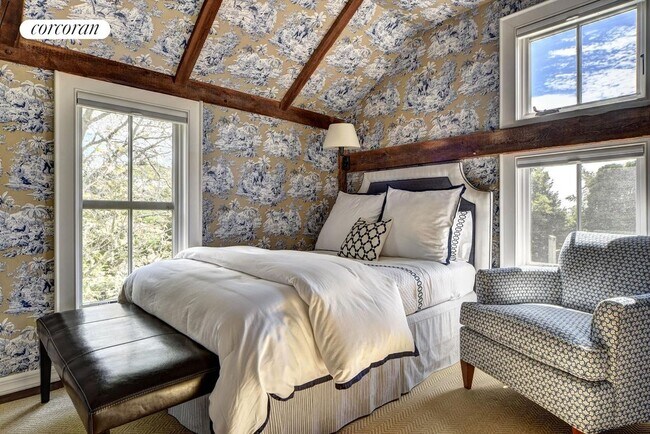 Building Photo - 245 Narrow Ln E