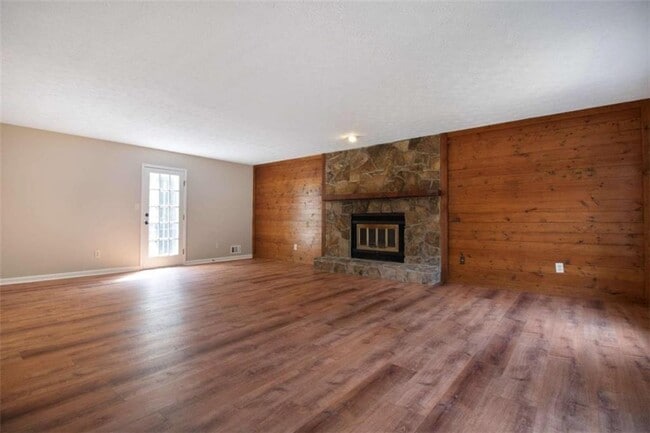Building Photo - 380 Benjamin Cir