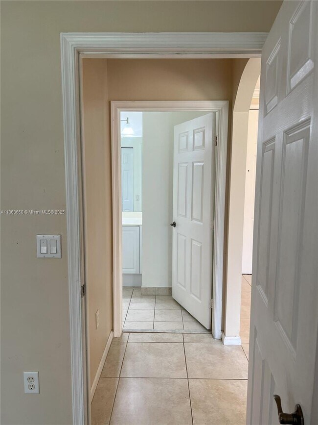 Building Photo - 4602 SW 160th Ave
