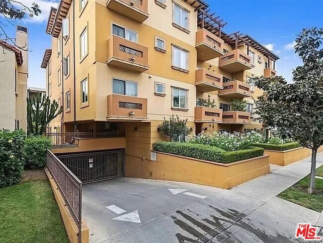 Building Photo - 1135 S Shenandoah St