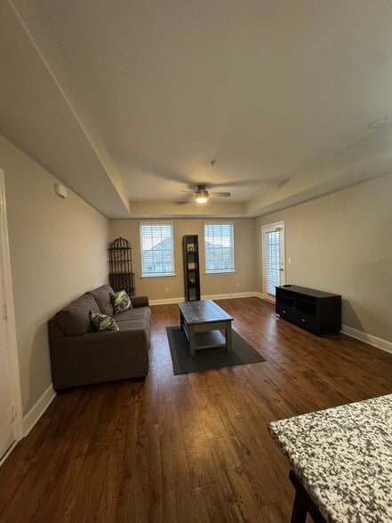 Building Photo - 8205 Lenox Creekside Dr