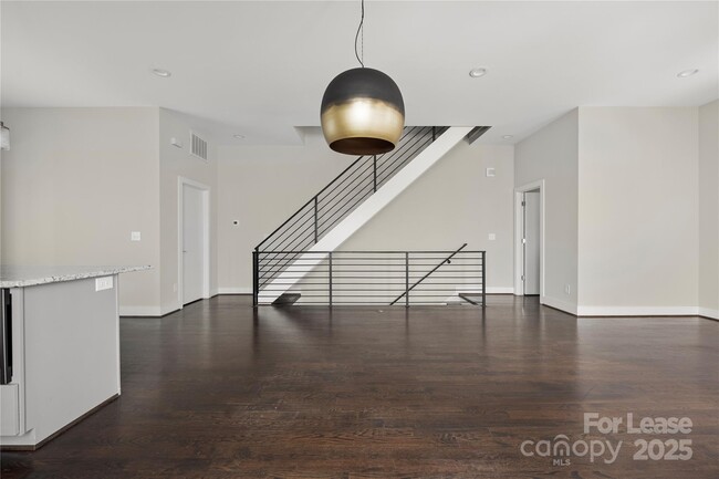 Building Photo - 1008 Westbrook Dr