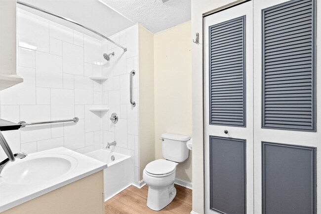 Building Photo - 79 Fountain Ln