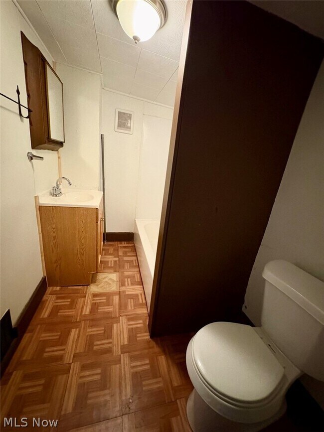 Building Photo - 391 E Voris St