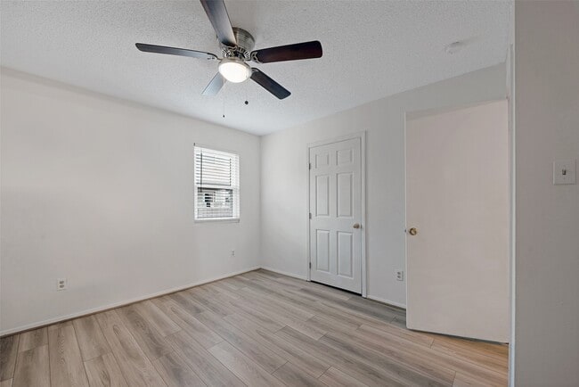 Building Photo - 910 Judiway St