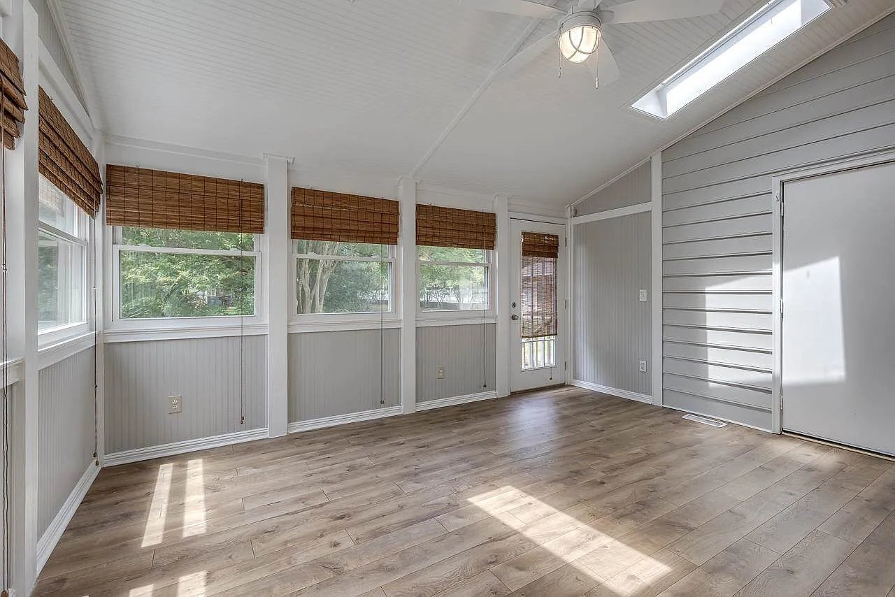 Building Photo - 125 Skylark Way