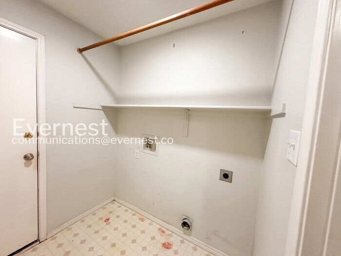 Building Photo - 742 Blair Ave