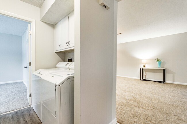 Building Photo - 631 Pine Ridge Pl
