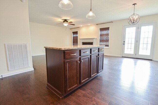 Building Photo - 3561 Aurora Dr